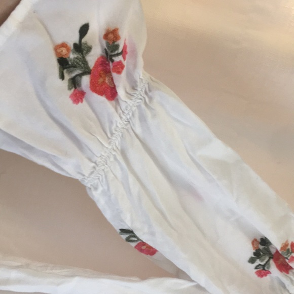 Sweet feminine cold shoulder top - Picture 3 of 4